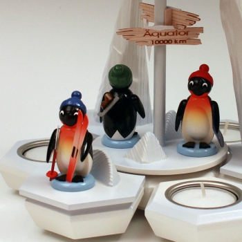 Pyramide "Pinguine Wintersportler", weiß