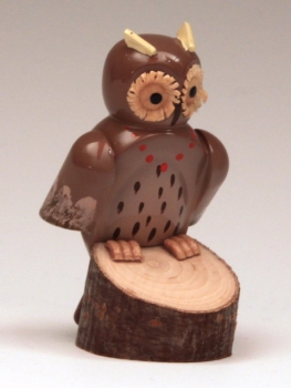 Preview: Eule auf Baumstamm