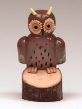 Preview: Eule auf Baumstamm